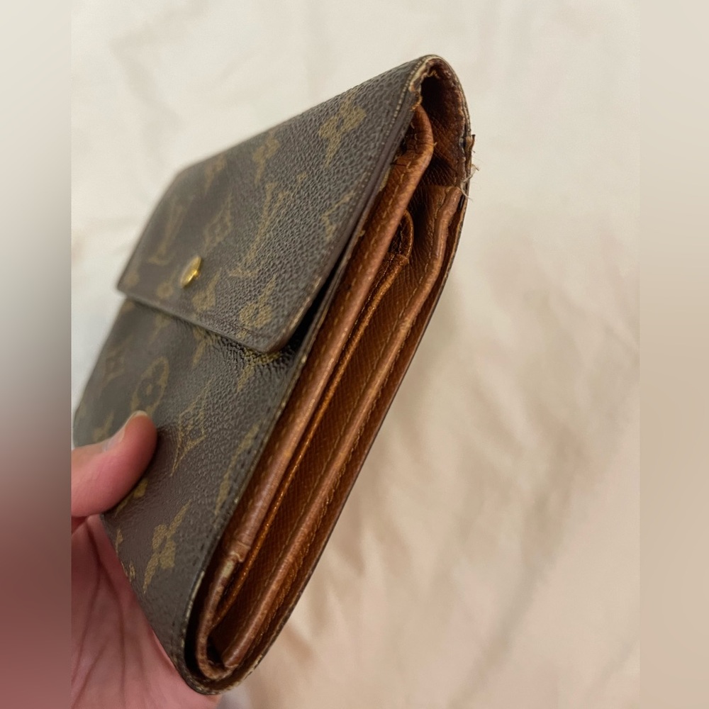 LV Wallet - Picture 3 of 11